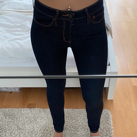 Dark wash abercrombie jeans - Picture 3 of 3